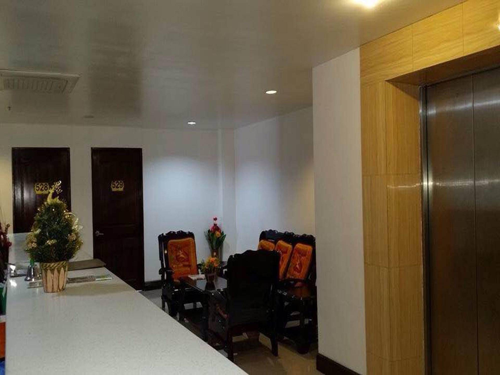 Reddoorz Plus Near Vigan City Commercial Center Exterior photo